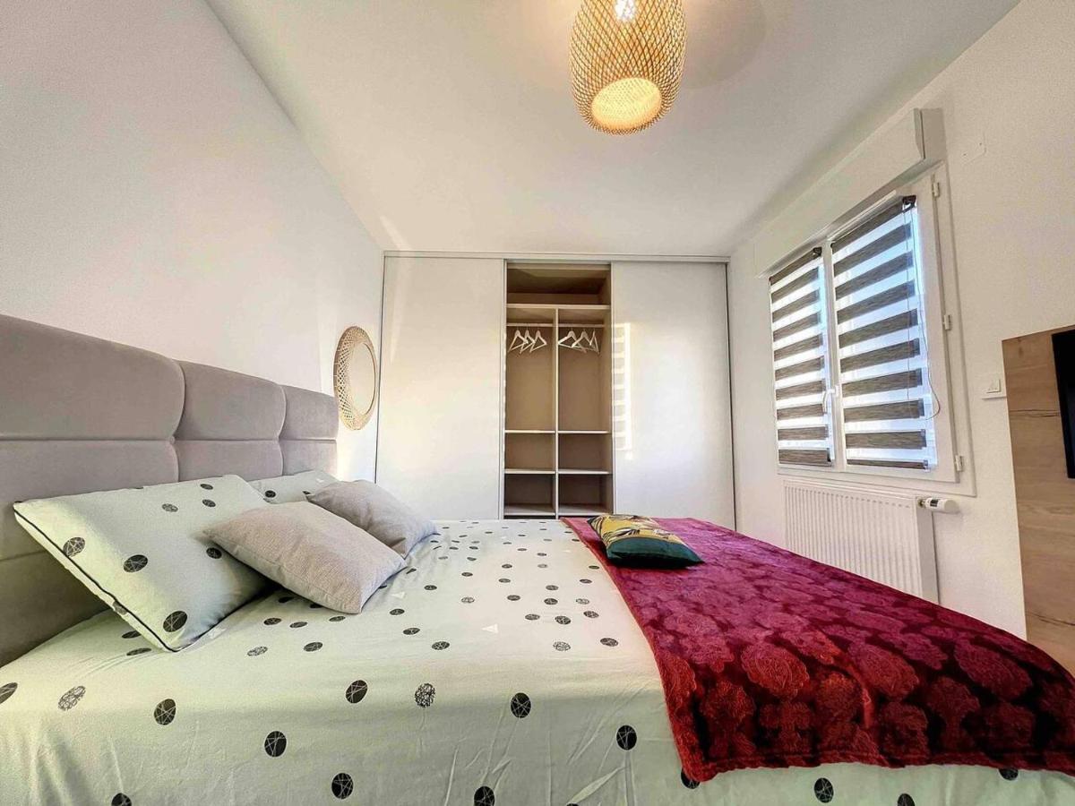 Appartement Avec Tres Jolie Vue Ajaccio (Corsica)